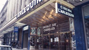 Photo de la façade du cinéma Arlequin à Paris en 1993